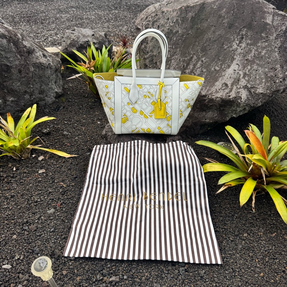 Henri Bendel RARE Tote White Yellow Signature Cutout Leather Bag with Dust Bag - Picture 3 of 16